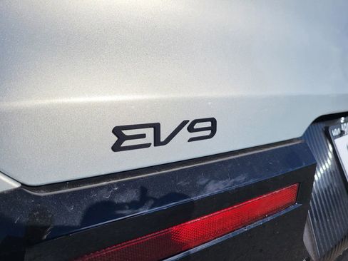 New 2026 Kia EV9 Land image 13