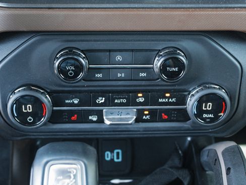 Used 2024 Ford Bronco Outer Banks AWD/4WD image 16