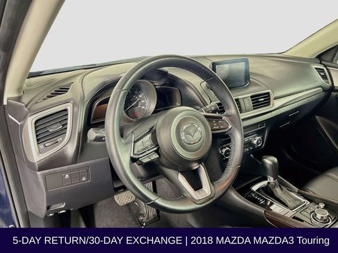 Used 2018 MAZDA MAZDA3 Touring FWD image 11
