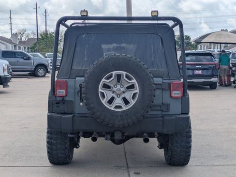 Used 2015 Jeep Wrangler Unlimited Rubicon w/ Connectivity Group image 6