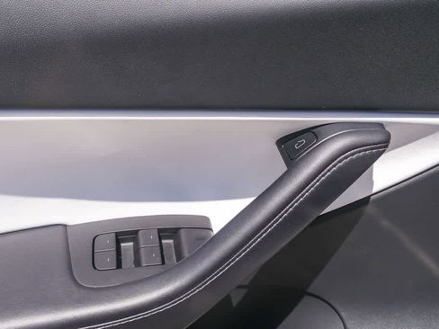 Used 2022 Tesla Model Y Performance AWD/4WD image 18