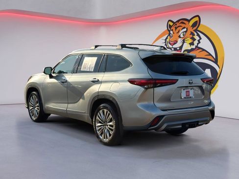 Used 2023 Toyota Highlander Platinum AWD/4WD image 7