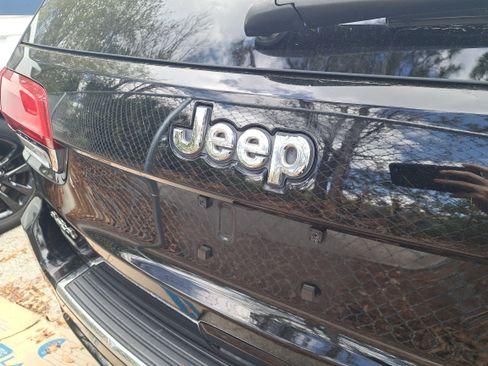 Used 2018 Jeep Grand Cherokee Overland image 11