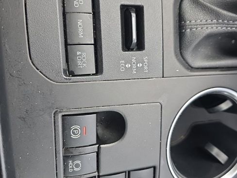 Used 2024 Toyota Highlander XLE image 29