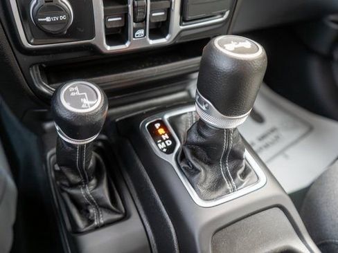 Used 2024 Jeep Wrangler Sahara image 28