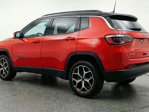 Used 2025 Jeep Compass Limited image 6