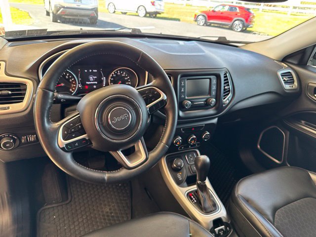 Used 2018 Jeep Compass Latitude w/ Cold Weather Group AWD/4WD image 14