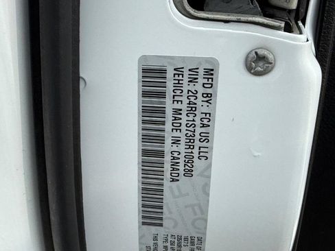 Used 2024 Chrysler Pacifica Limited FWD image 22