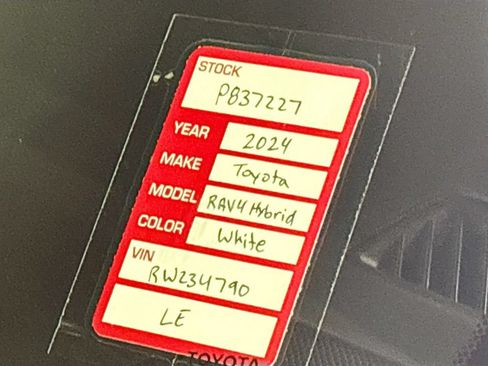 Used 2024 Toyota RAV4 LE AWD/4WD image 25