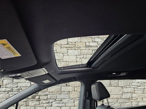 Used 2024 Honda Odyssey Sport image 15