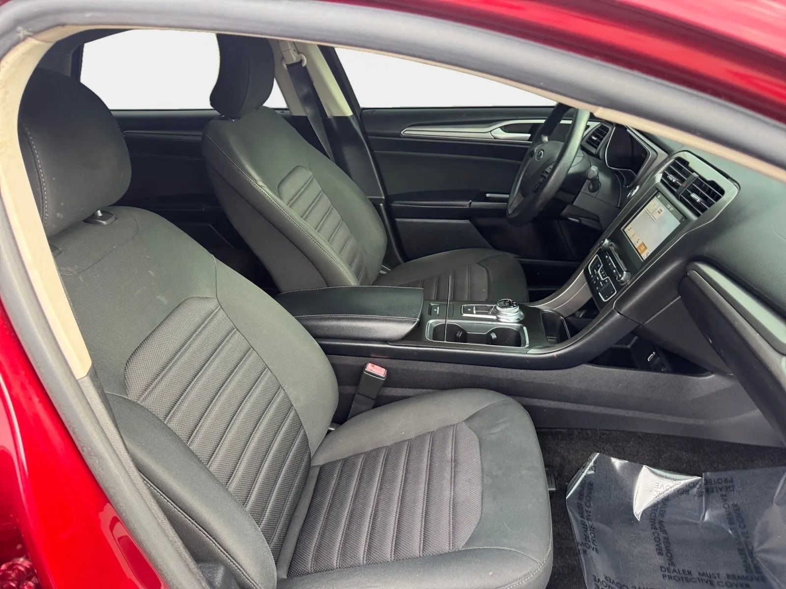 Used 2017 Ford Fusion SE w/ Fusion SE Technology Package FWD image 10