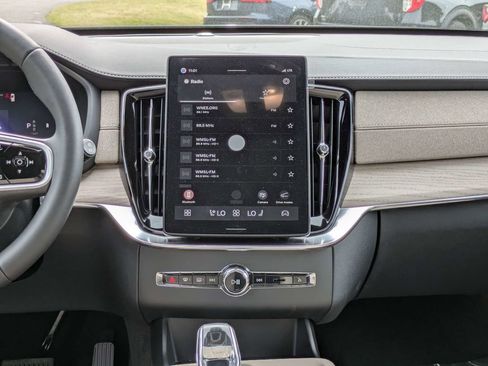 New 2026 Volvo XC90 B5 Plus w/ Protection Package Premier image 21