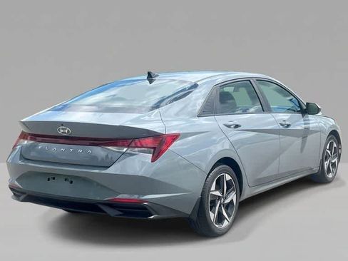 Used 2023 Hyundai Elantra SEL w/ Convenience Package FWD image 5