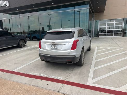 Used 2018 Cadillac XT5 Luxury w/ Driver Awareness Package FWD image 6