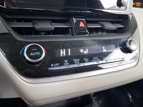 Used 2020 Toyota Corolla LE image 16