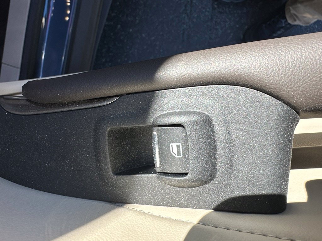Used 2018 Lincoln MKC Select w/ Select Plus Package AWD/4WD image 28