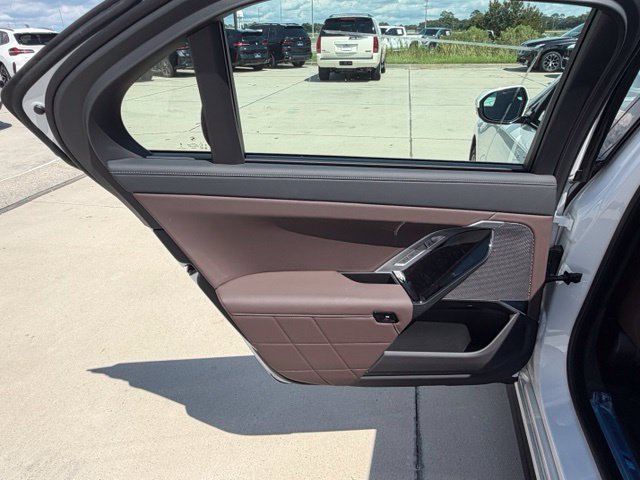 Used 2026 BMW 740i w/ Premium Package RWD image 17