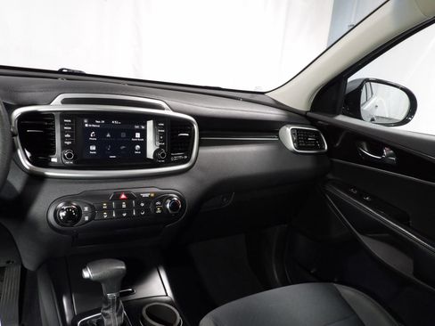 Used 2020 Kia Sorento AWD V6 image 17
