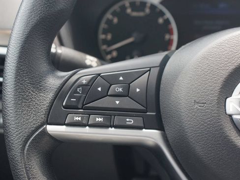 Used 2024 Nissan Altima 2.5 SV FWD image 9