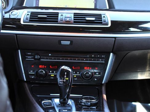 Used 2015 BMW 550i Gran Turismo xDrive image 12