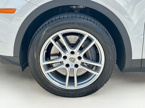 Used 2023 Porsche Cayenne Platinum Edition AWD/4WD image 26