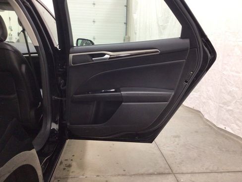 Used 2016 Ford Fusion SE w/ Equipment Group 202A image 30