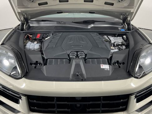Used 2024 Porsche Cayenne Turbo image 30
