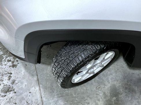 Used 2020 Jeep Renegade Latitude w/ Cold Weather Group image 23