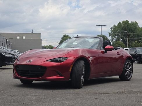 Used 2022 MAZDA MX-5 Miata Grand Touring RWD image 11