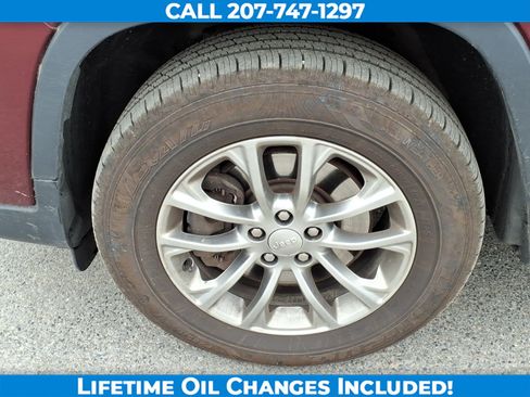 Used 2019 Jeep Cherokee Latitude Plus w/ Comfort/Convenience Group AWD/4WD image 9