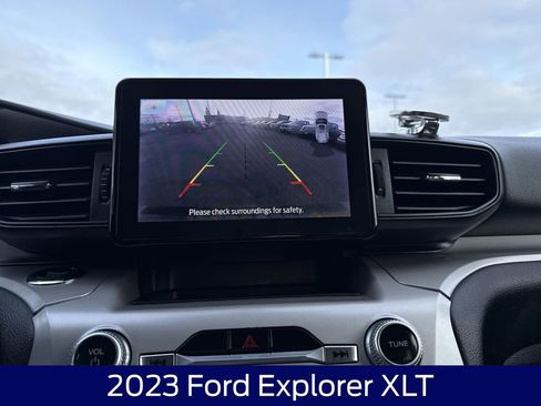 Used 2023 Ford Explorer XLT AWD/4WD image 24