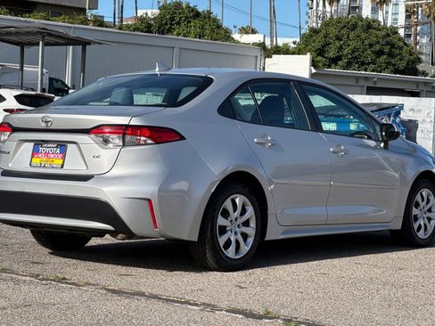 Used 2020 Toyota Corolla LE FWD image 4