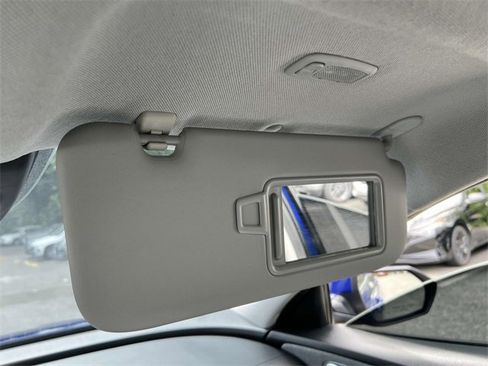 Used 2023 Hyundai Elantra Limited image 30