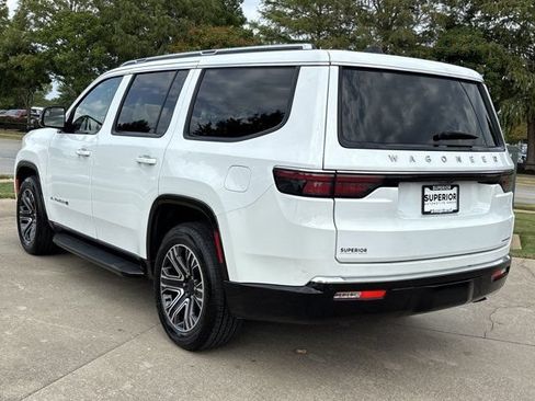 Used 2024 Jeep Wagoneer Series II w/ Flexible Seating Group RWD image 10