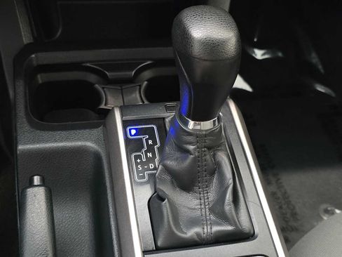 Used 2019 Toyota Tacoma SR5 AWD/4WD image 16