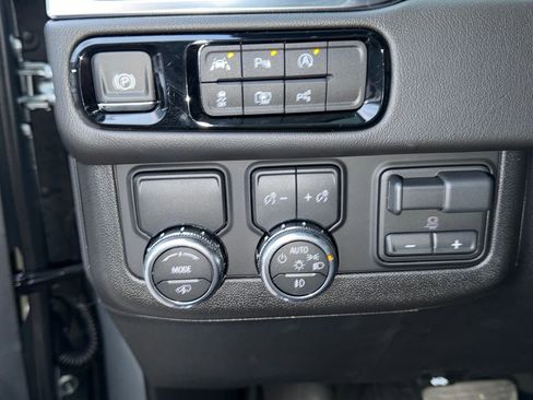 Used 2026 GMC Yukon XL Denali w/ Denali Reserve Package image 35