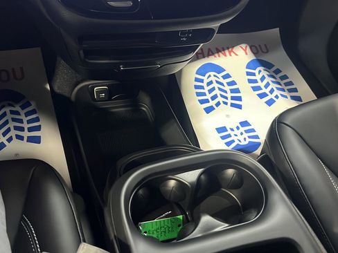 New 2026 Chrysler Pacifica Select image 13