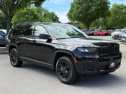 Used 2024 Jeep Grand Cherokee L Altitude AWD/4WD image 4