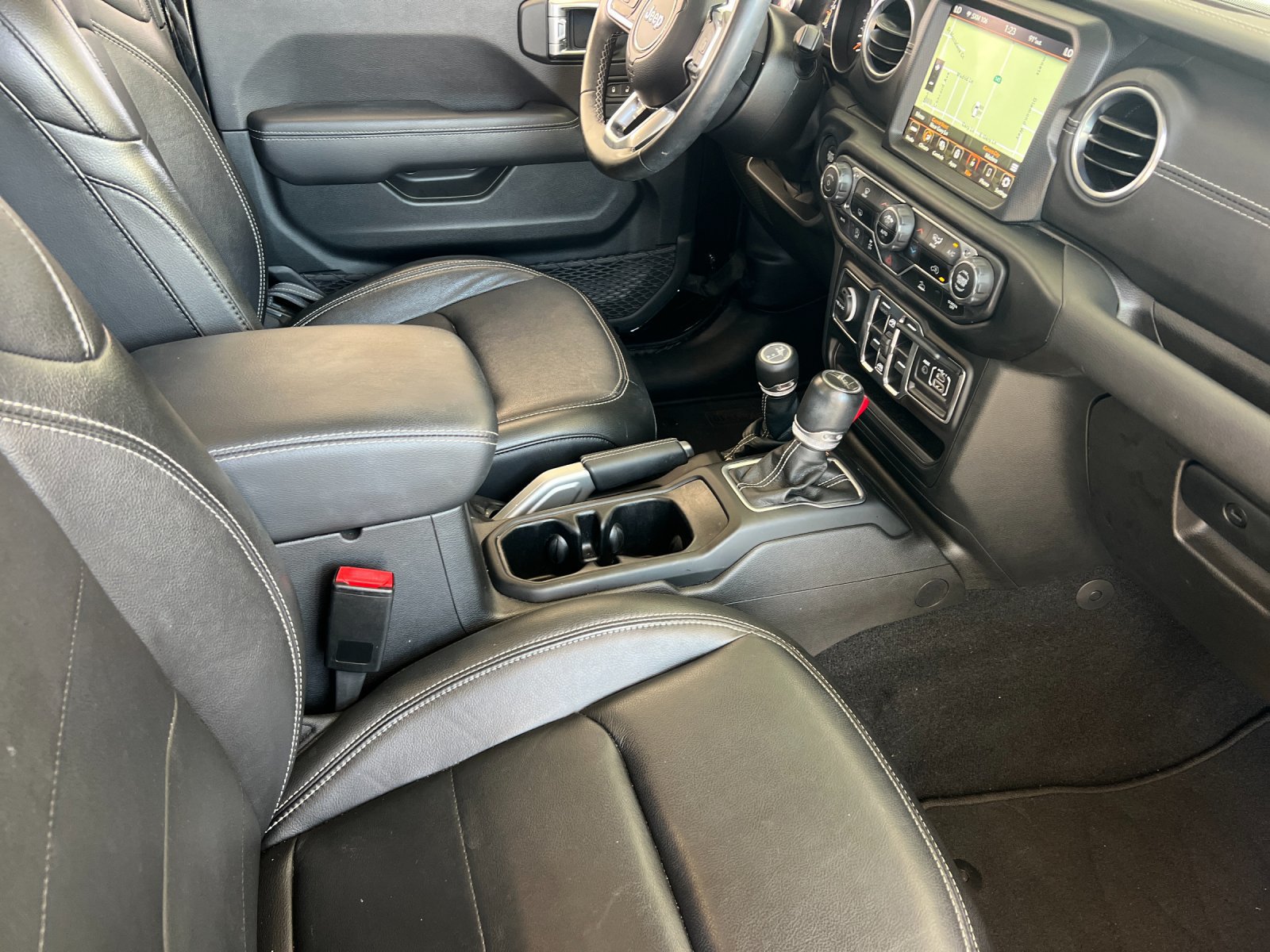 Used 2022 Jeep Gladiator Overland w/ Popular Equipment Package AWD/4WD image 16