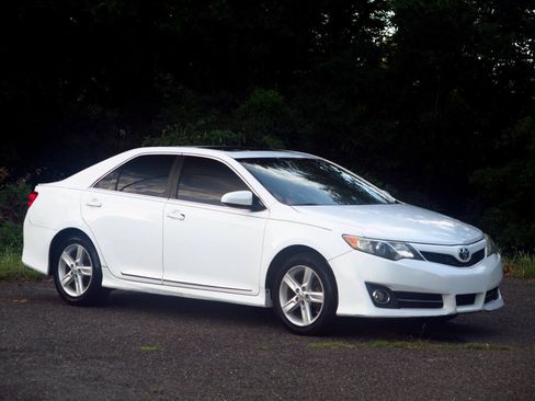 Used 2013 Toyota Camry SE FWD image 6