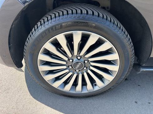 Used 2019 Lincoln Navigator Reserve image 9