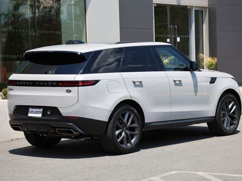Used 2023 Land Rover Range Rover Sport SE AWD/4WD image 4
