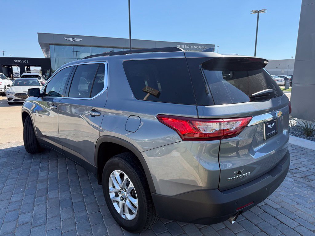 Used 2021 Chevrolet Traverse LT FWD image 3