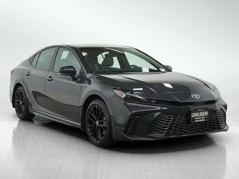 Used 2025 Toyota Camry SE image 7
