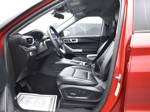 Used 2022 Ford Explorer XLT w/ Equipment Group 202A AWD/4WD image 14