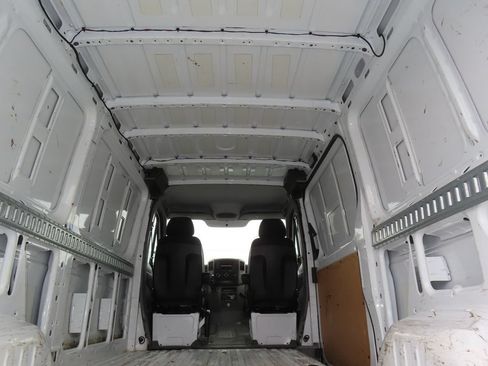 Used 2016 Mercedes-Benz Sprinter 2500 image 32
