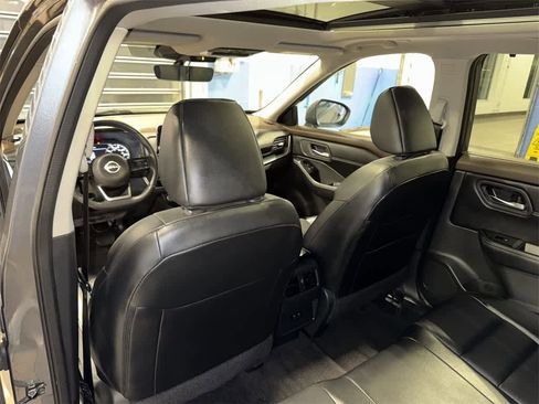Used 2023 Nissan Rogue SV w/ SV Premium B Package image 28