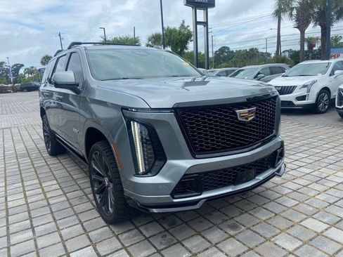 Used 2025 Cadillac Escalade V AWD/4WD image 4