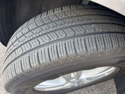 Used 2019 Buick Enclave Essence AWD/4WD image 22