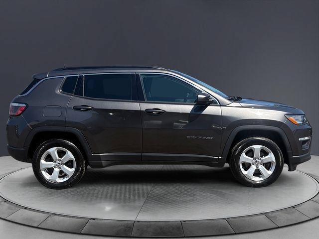 Used 2019 Jeep Compass Latitude AWD/4WD image 6
